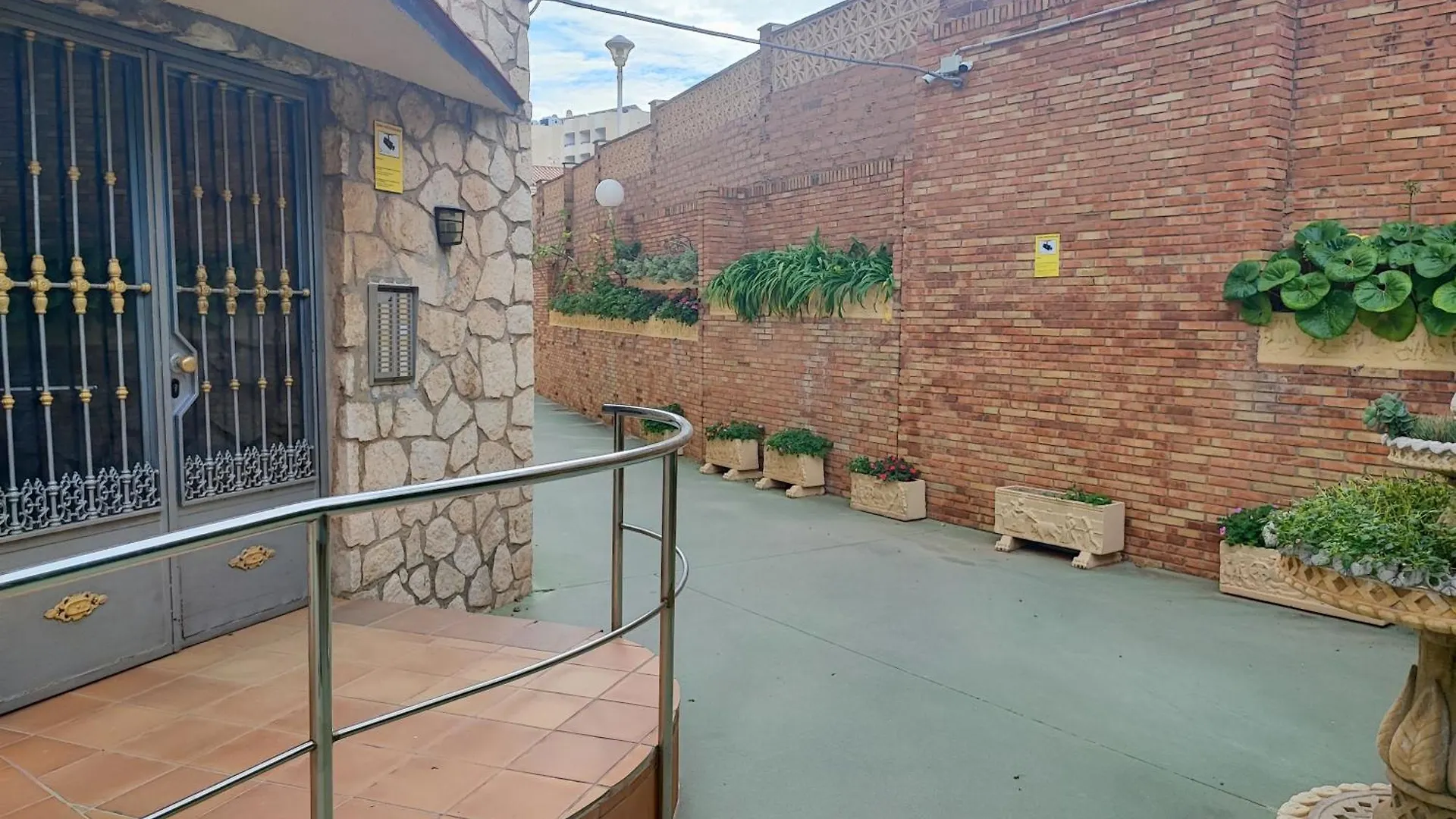 Apartamento 150 Metros De La Playa Torremolinos contacts
